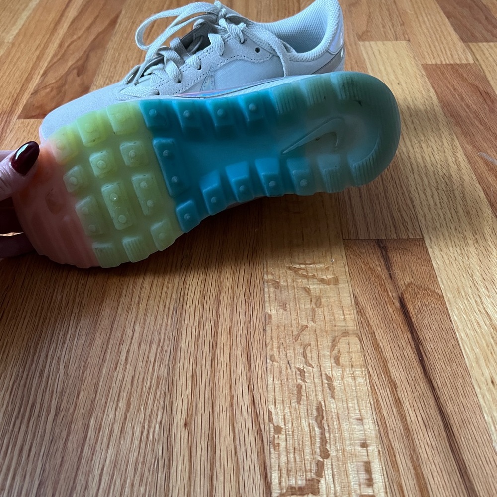 Nike - Picture 5 of 7